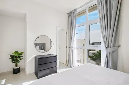 Aliving 3BR Villa With Maid Room Damac Hills-2 Отели рядом с достопримечательностью «Apricot Tower»