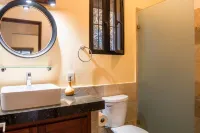 Villas Escondido Villa# 4 One Bed. Suite Only 3km.-2ml. to beach and shopping