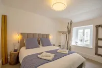 Ty Laumann small town house with garden on the port of Valves