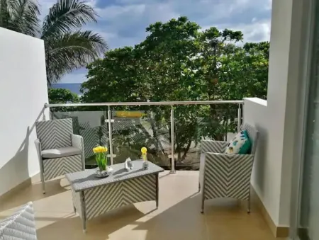 Beachfront Paradise Condo, Great Location, Bejuco
