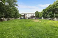 Private Pool, Hot Tub, Game Rm, Fire Pit, & Luxury 5 bedrms in gated community! Hotels in der Nähe von Pocono Raceway