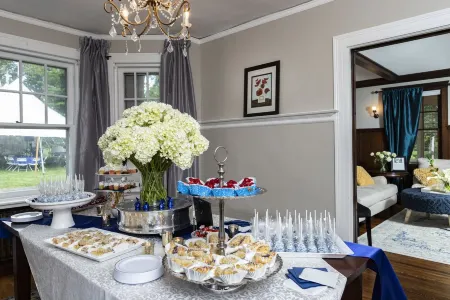 Inn-at-the-Brownstone,  only 3.3 miles to Hershey Park