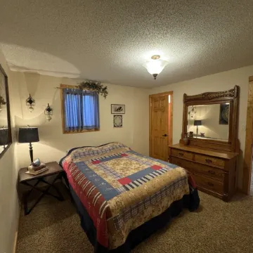 Black Hills Terry Peak Pine Cone Lodge- 5 Bedrooms