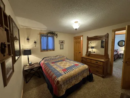 Black Hills Terry Peak Pine Cone Lodge- 5 Bedrooms