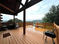Cozy 3-bdrm cabin in Warrens with AC WiFi and a beautiful view off the back deck