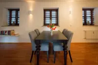 Newly Renovated! Perfect home away in Munich.