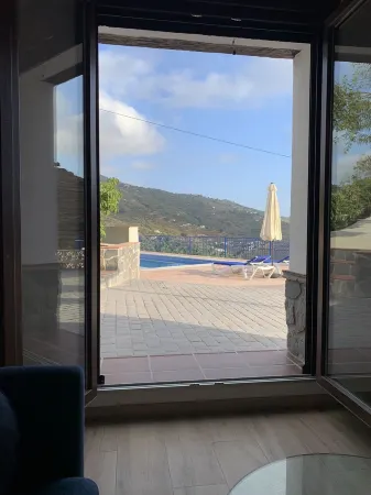 Cortijo Airen, New in the rental! Recently renovated holiday home in the campo Отели в г. Компета