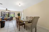 Tropical Palm Oasis - Cozy Private Heated Pool Home!