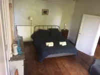 Maison Ancienne de Campagne Avec Piscine Hotels in Laujuzan