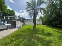 Cozy and Beautiful Home. When booking 1 week or more ask about our discount. Hotels in Beverly Hills