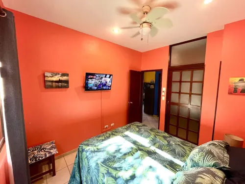 Large Central Condo Walk to Beach and Restaurants