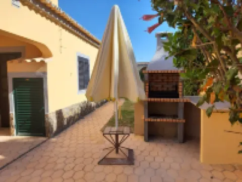 Villa Pera-Perfect for families w/ private pool, bbq & garden inside 3acre farm