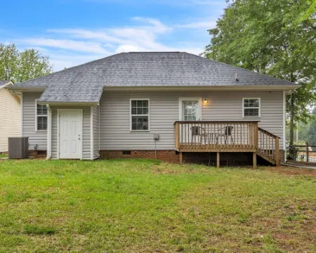 3BR - Pet-Friendly & Close to Downtown Greer Hoteles en Greer