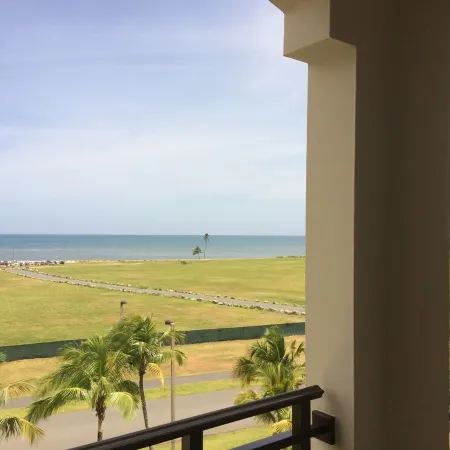 Views! Views! Penthouse with Membership Golfing, Beach, Pool and 2 Carts