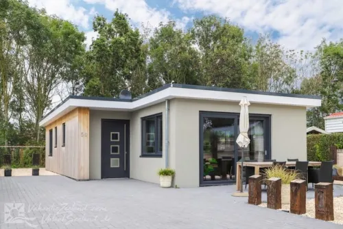 Stylishly furnished bungalow in Baarland
