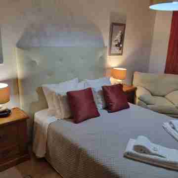 FALÉSIA BEACH HOUSE V3 200 M BEACH, POOL, GARDEN, FIREPLACE BARBECUE Rooms