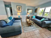 Aly’s Hideaway: Exceptional Value -  2Br Green Turtle Cay Home with Dock Slip