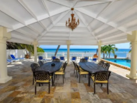 Directly on the Beach - Beachfront - Facing beach swimming pool - 5 bdrm Hotels in Pos Chiquito