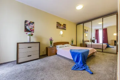 Luxurious 2-room apartment in the Center of Kiev, Sofievskaya Square