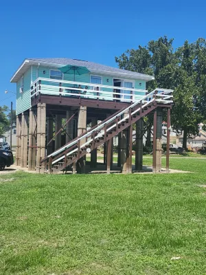 Charming 2-bedroom cottage with WiFi and AC in serene Grafton