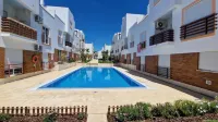 2 bedroom top floor apartment, swimming pool, Air-Con.