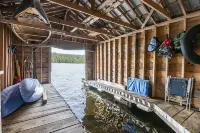 Luxury Cabin on the Lake & In The Trees