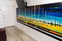 SUBMERSIVE ART KING BED WIFI SANITIZED DOWNTOWN