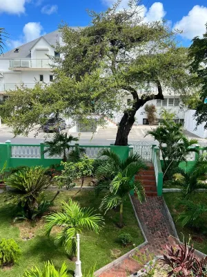 Beautiful new N1 2 bedroom apartment in Gd Case Hotels in Grand Case