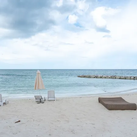"Idle Time on the Bay Visually Charming and newly refurbished apartment