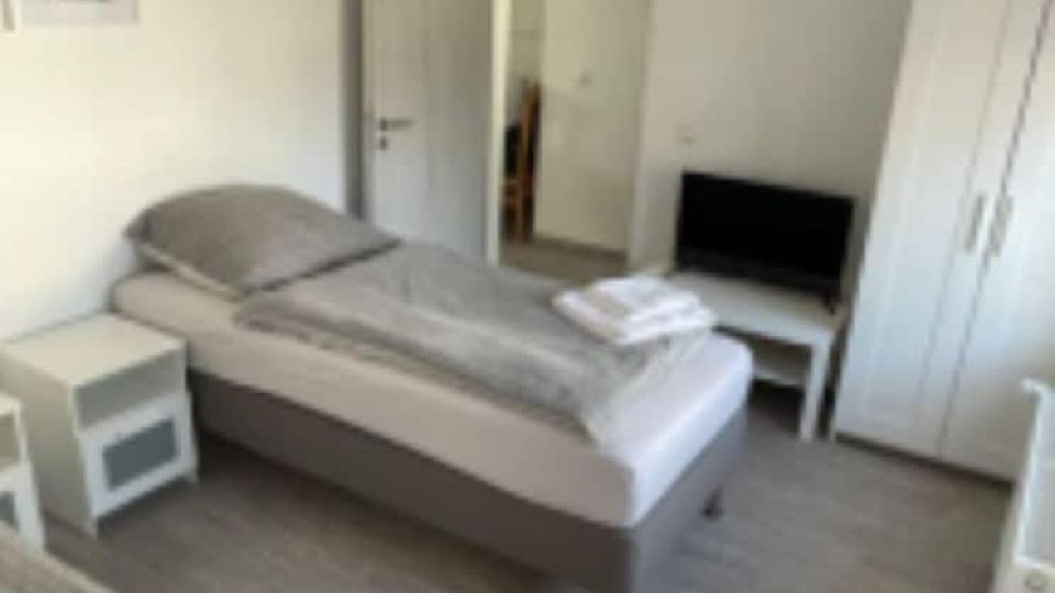 Apartment 4 Bobby