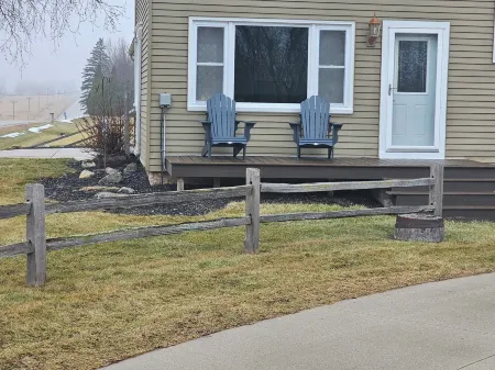 Wyatt's Country Home - King Bed! Отели в г. Шебойган