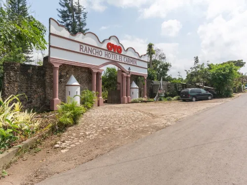 Rancho Hotel El Carmen فنادق في Martinez de La Torre