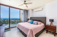 Ocean Views, Outdoor Dining, Beach Club, Wifi, Dog friendly,