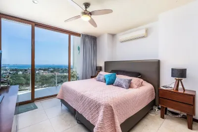 Ocean Views, Outdoor Dining, Beach Club, Wifi, Dog friendly,