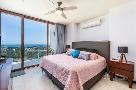 Ocean Views, Outdoor Dining, Beach Club, Wifi, Dog friendly,