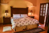 6 bed6 bath PVT Villa ,10M sqft Maid,,Pvt.Pool,Exotic Landscape, Family Escape