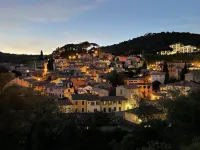 Charming, fully-equipped 2-room apartment in the heart of the village Hotels in Bormes-les-Mimosas