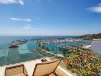 Luxurious beachfront penthouse! Panoramic views, white sand beach, private pool