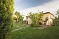 Old farmhouse surrounded by olive groves, near the village, 5 places, floor1,with swimming pool