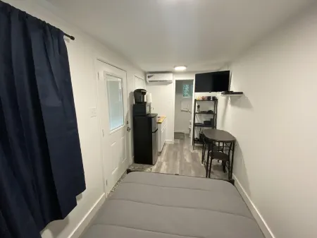 Quiet Cabin on Wine Row 10 minutes from Fredericksburg Texas Отели рядом с достопримечательностью «Грейп Крик Вайнярдс»