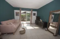 Very nice 2-room apartment in the forest 10 minutes from the beach