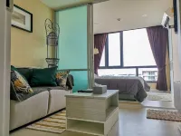 New Condo Pool & Gym near Fashion Island Mall Hotels in Khan Na Yao