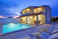 Exclusive  Star Villa with Pool Near Umag
