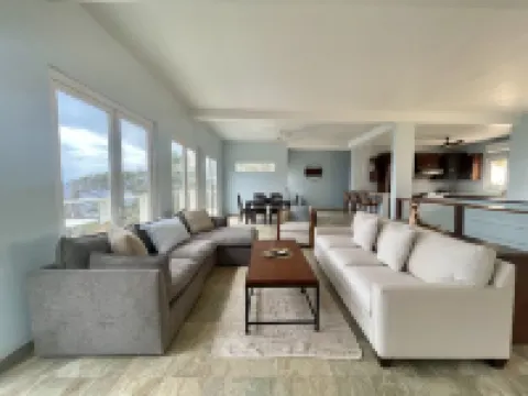 West Bay Latitude large 4 bedroom home just 5 minutes to West Bay Beach