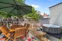 King Bed - BBQ & Hot Tub - Centrally Located Hotels in South Side