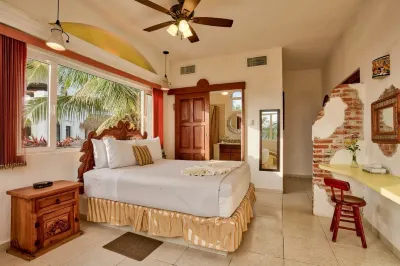 Villa Canteena, Gorgeous Beach Front Villa, Infinity Pool on Secluded Property