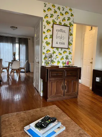 Chic quite cul-de-sac seconds from all major hywys and Emmaus tri-angle