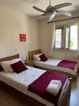 2 Bedroom Ground Floor Apartment Close to Shops, Restaurants, Old Town and beach - 2-Star