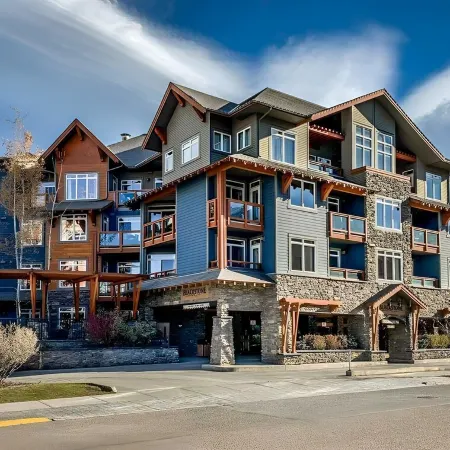 Top-Floor Condo with stunning mountain views!