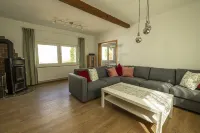 Renoviertes Gemütliches Ferienhaus mit Terrasse und Garten, Direkt am Waldrand